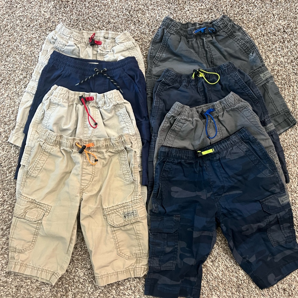 Boys Unionbay and Weatherproof brand size 7/8 cargo shorts. (8 shorts total)